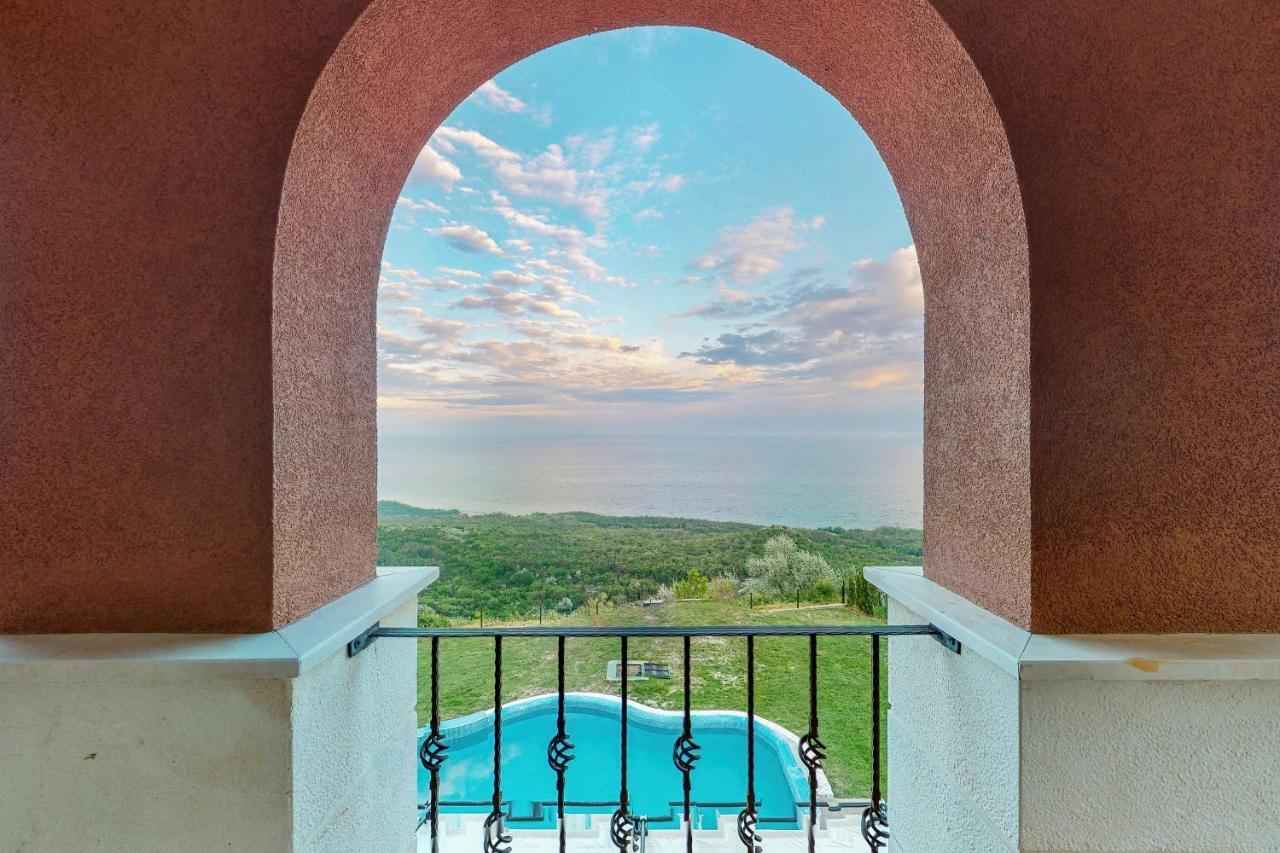 Lighthouse Luxe Estate Apart & Villas Baltschik Exterior foto